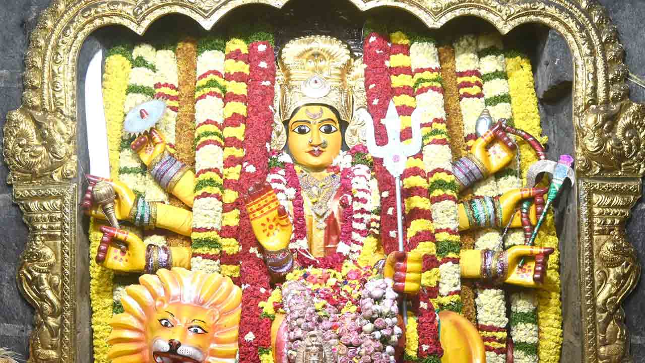 అమ్మవారికి ఘనంగా పూజలు