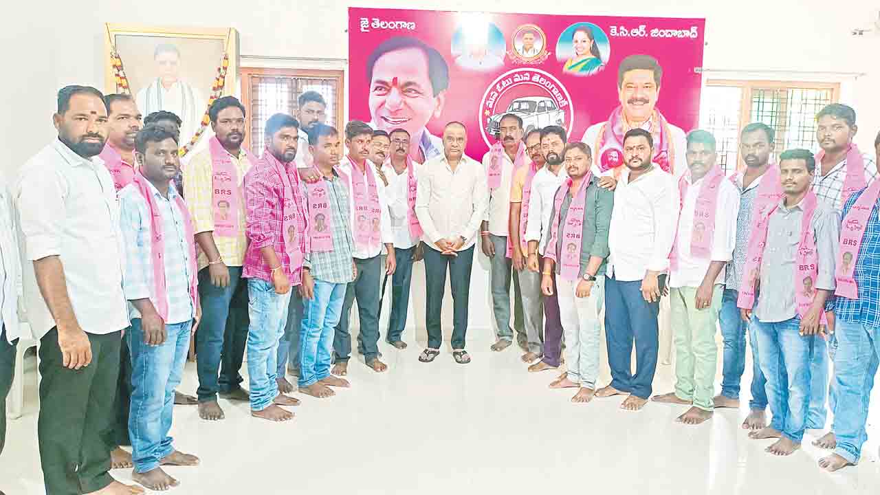 కారు జోరు.. ప్ర‌తిప‌క్షాల బేజారు..