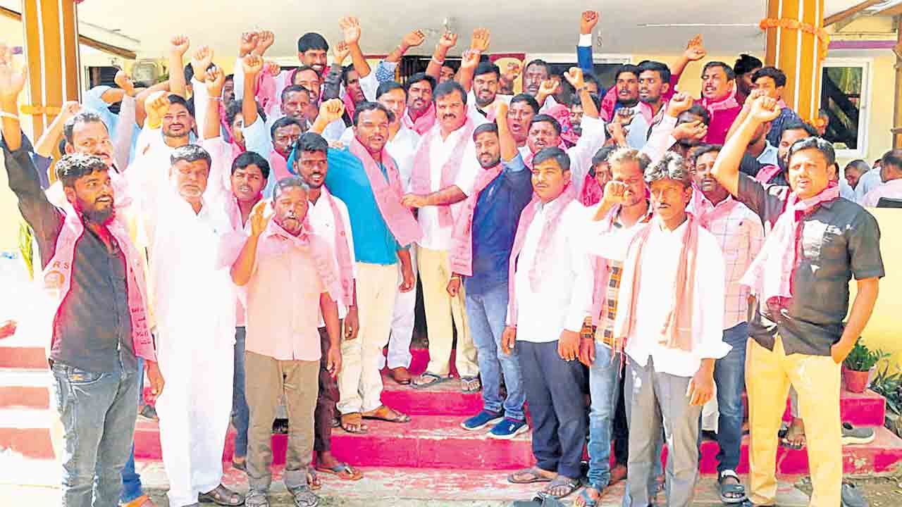 బీఆర్ఎస్‌కు గ్రామాల్లో అప్వూర స్పంద‌న