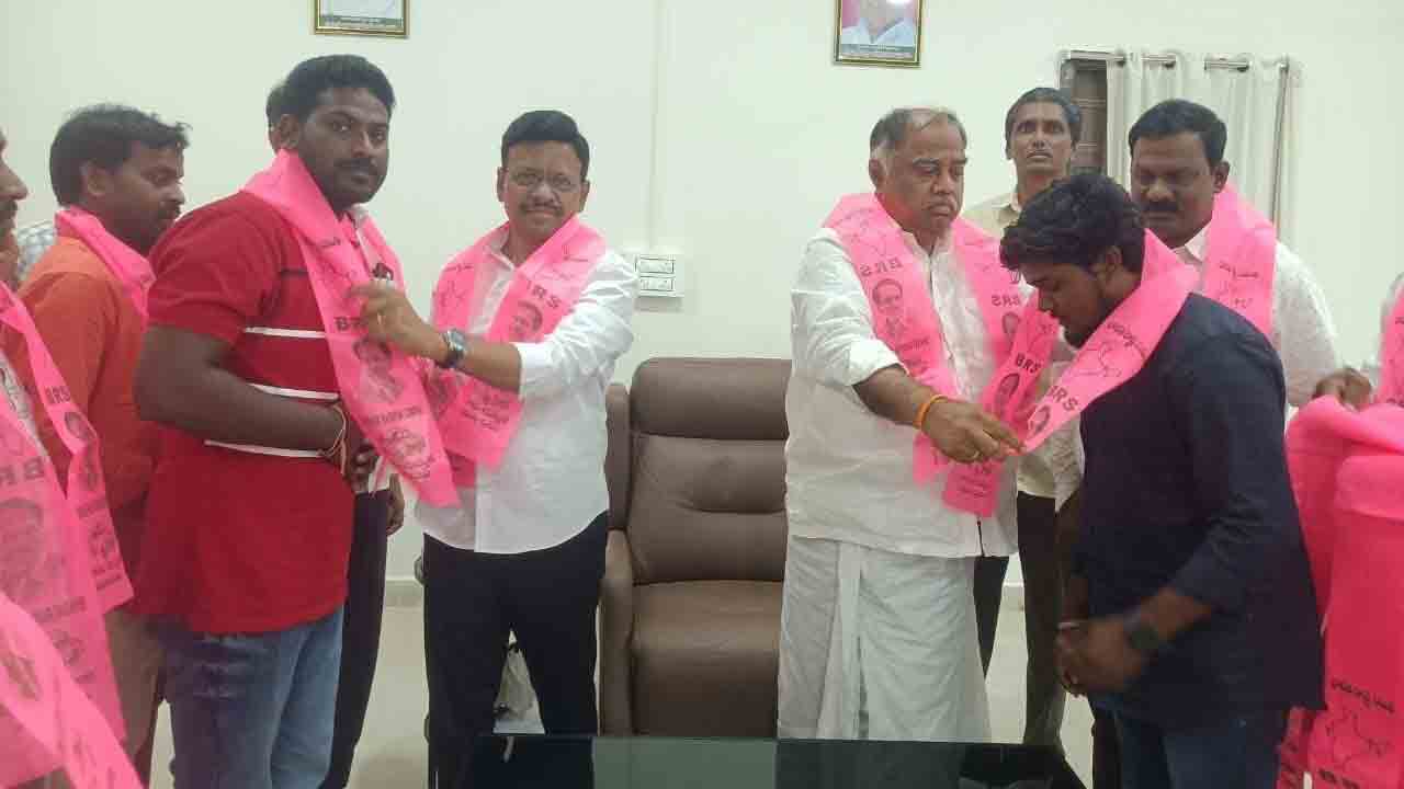 సంక్షేమ పథకాలకు ఆకర్షితులయ్యే పార్టీలో చేరికలు