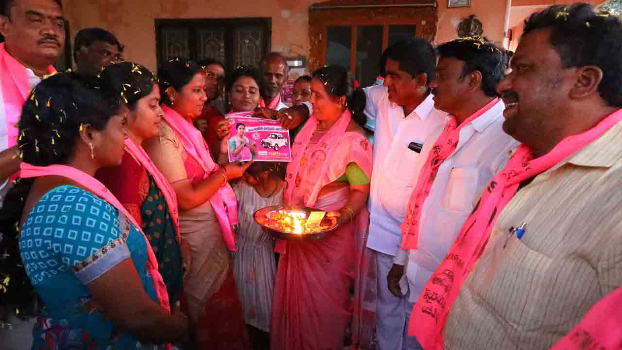 అడుగడుగునా అపూర్వ స్వాగతం