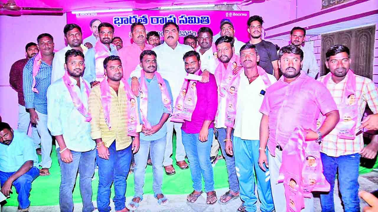 గులాబీ జోరు ప్రతిపక్షాలు బేజారు