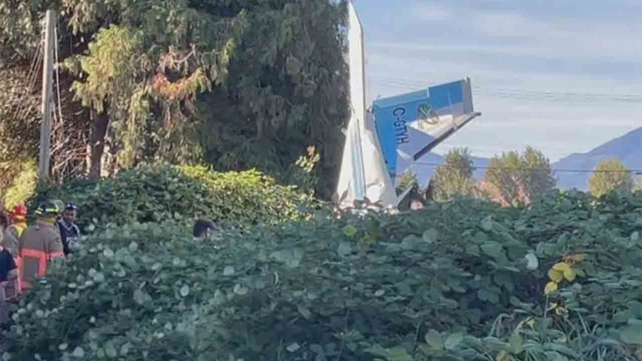 కెనడాలో నేలకూలిన శిక్షణ విమానం