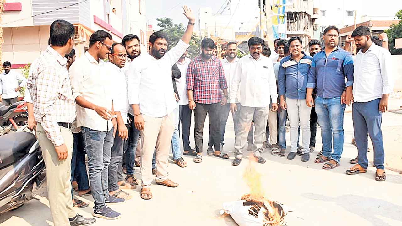 కాంగ్రెస్ పార్టీ అభ్యర్థిని ఓడిస్తాం