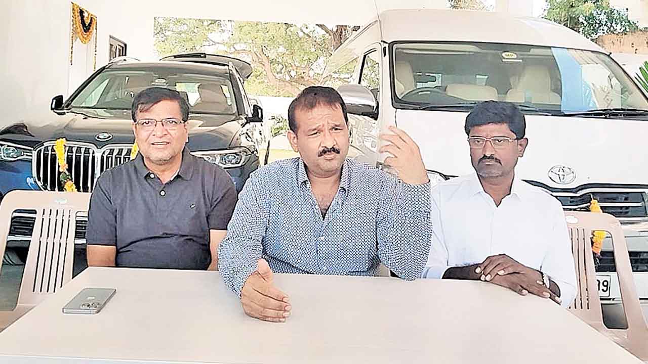 ‘పట్నం’లో క్రికెట్‌ స్టేడియం నిర్మిస్తాం