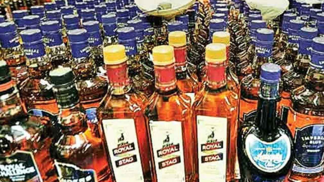 సరిహద్దుల్లో అక్రమ మద్యం స్వాధీనం