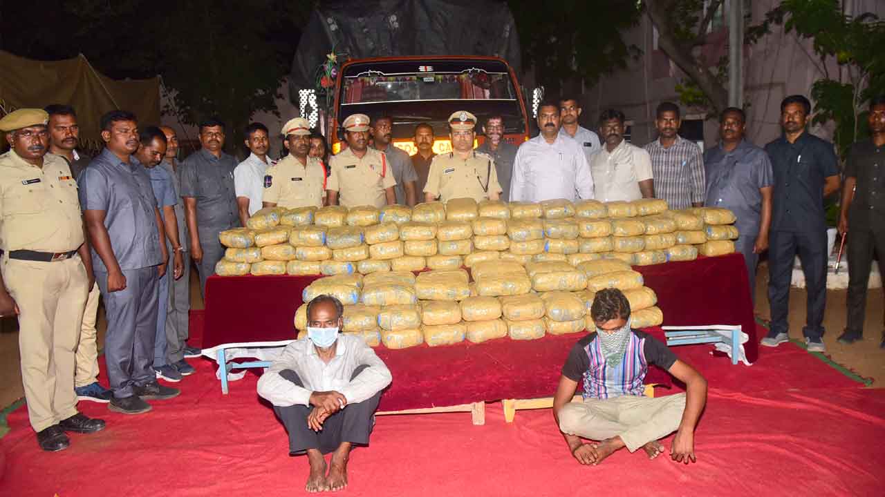 3 క్వింటాళ్ల గంజాయి స్వాధీనం