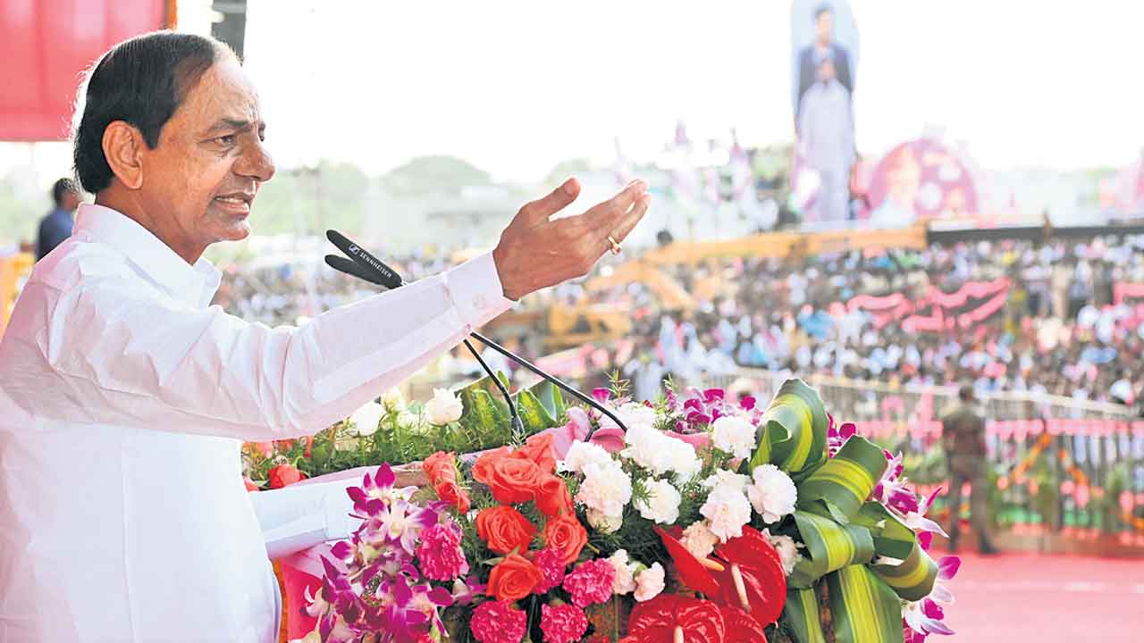 ప్రగతి ప్రవక్తకు ప్రజాభిషేకం