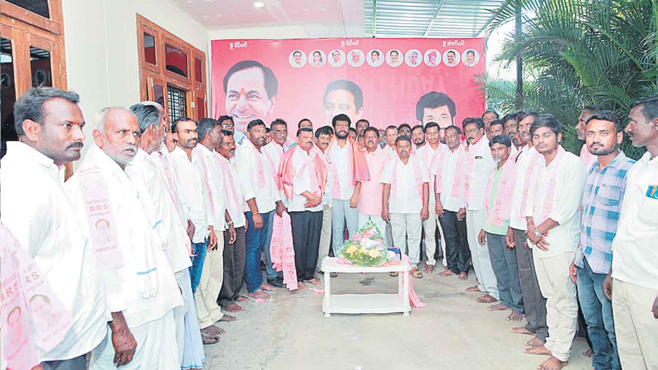 పథకాలకు ఆకర్షితులై బీఆర్‌ఎస్‌లో చేరిక