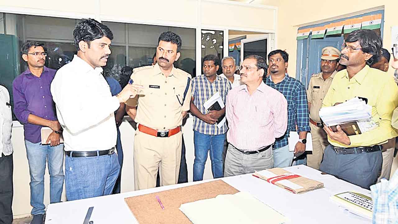 చెక్‌పోస్టుల్లో పకడ్బందీ నిఘా