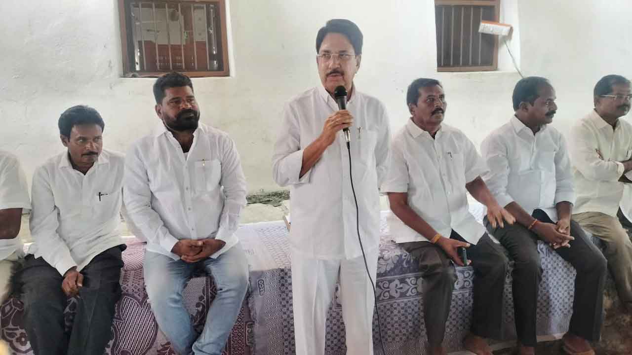 తడిగుడ్డతో గొంతు కోసింది