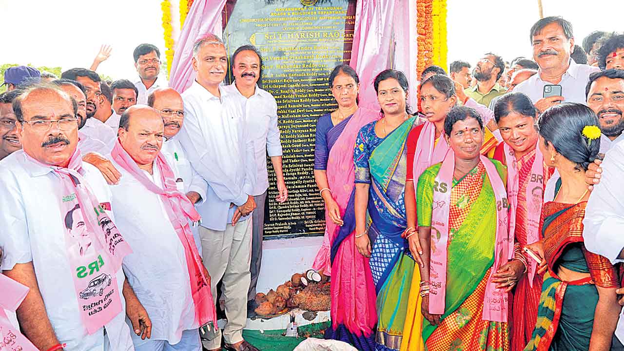 సబితక్కకు లక్షకు పైగా మెజార్టీ ఖాయం