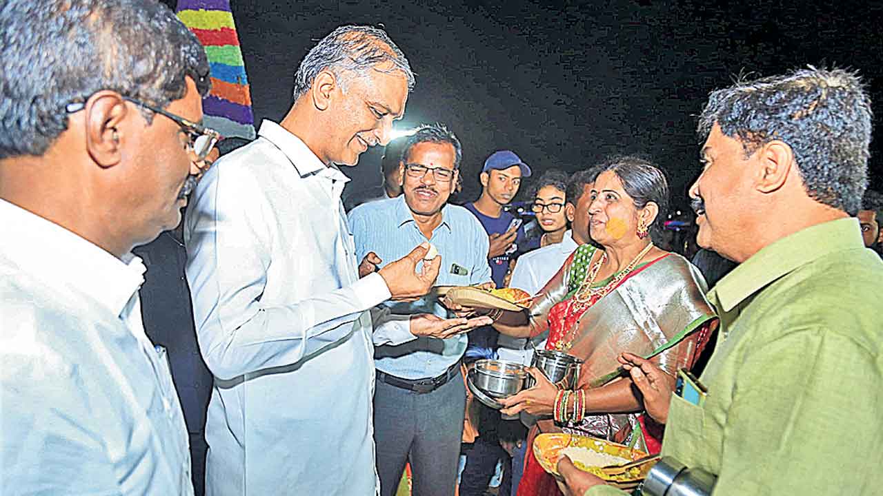 సీఎం కేసీఆర్‌ పాలనలో తెలంగాణ సుభిక్షం