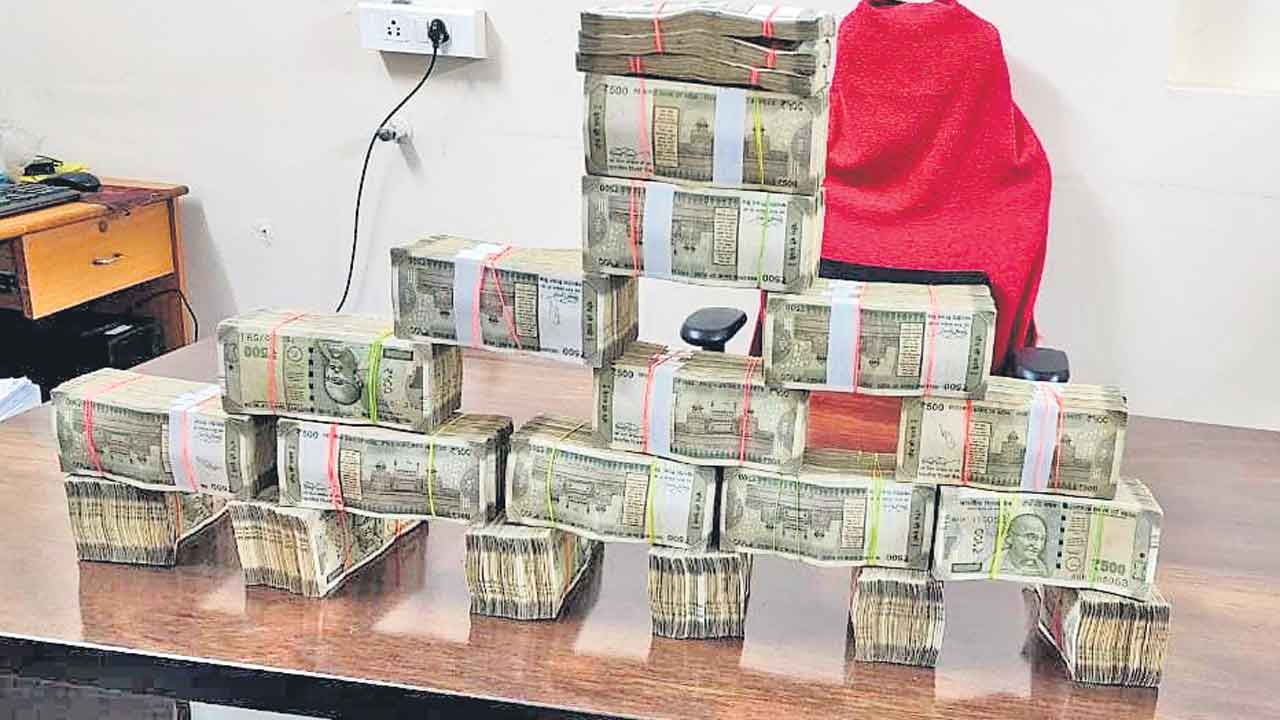 రూ. 34.5 లక్షల హవాలా డబ్బు పట్టివేత