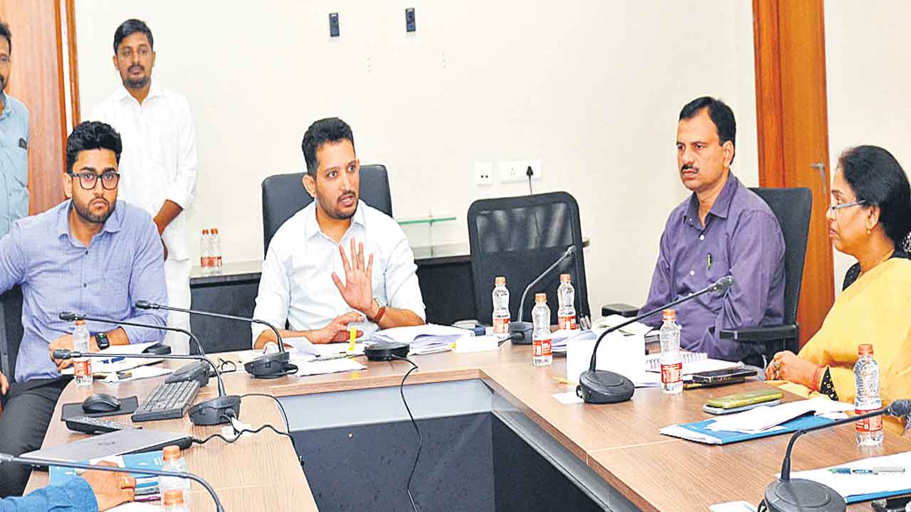 నామినేషన్లకు ఏర్పాట్లు చేయాలి