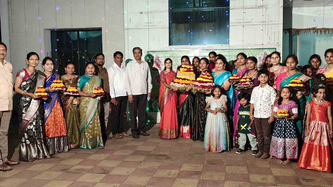 ఘనంగా బతుకమ్మ సంబురాలు