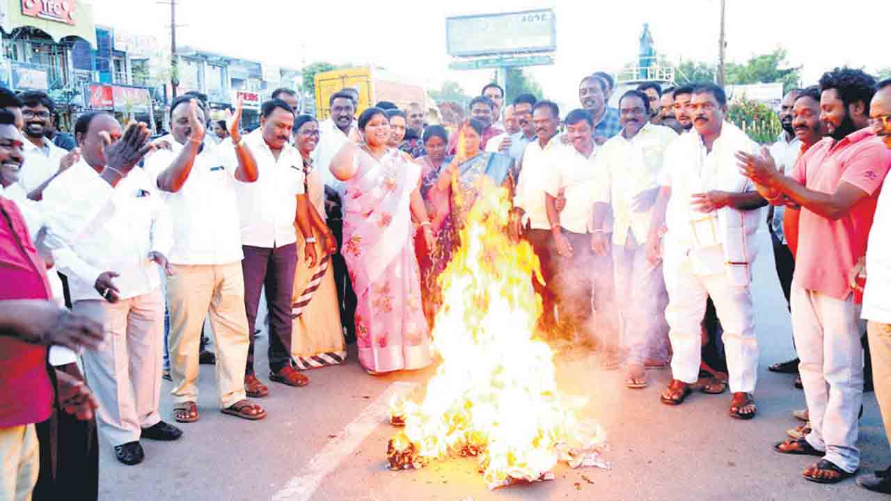 కర్షకులపై కాంగ్రెస్‌ కుట్ర