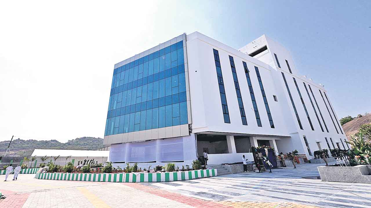 పరిశ్రమల అడ్డా..భువనగిరి గడ్డ