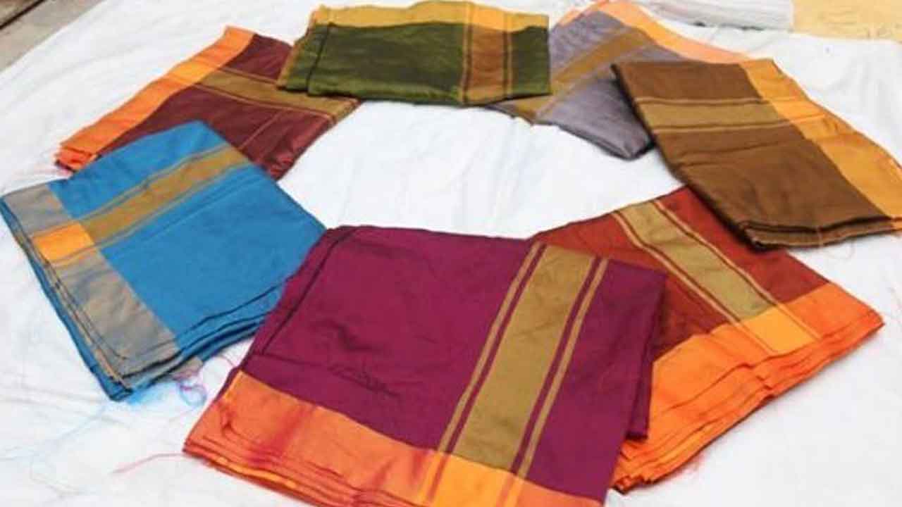 Bathukamma: Telangana spends ₹318 cr to procure 99 lakh sarees - The Hindu  BusinessLine