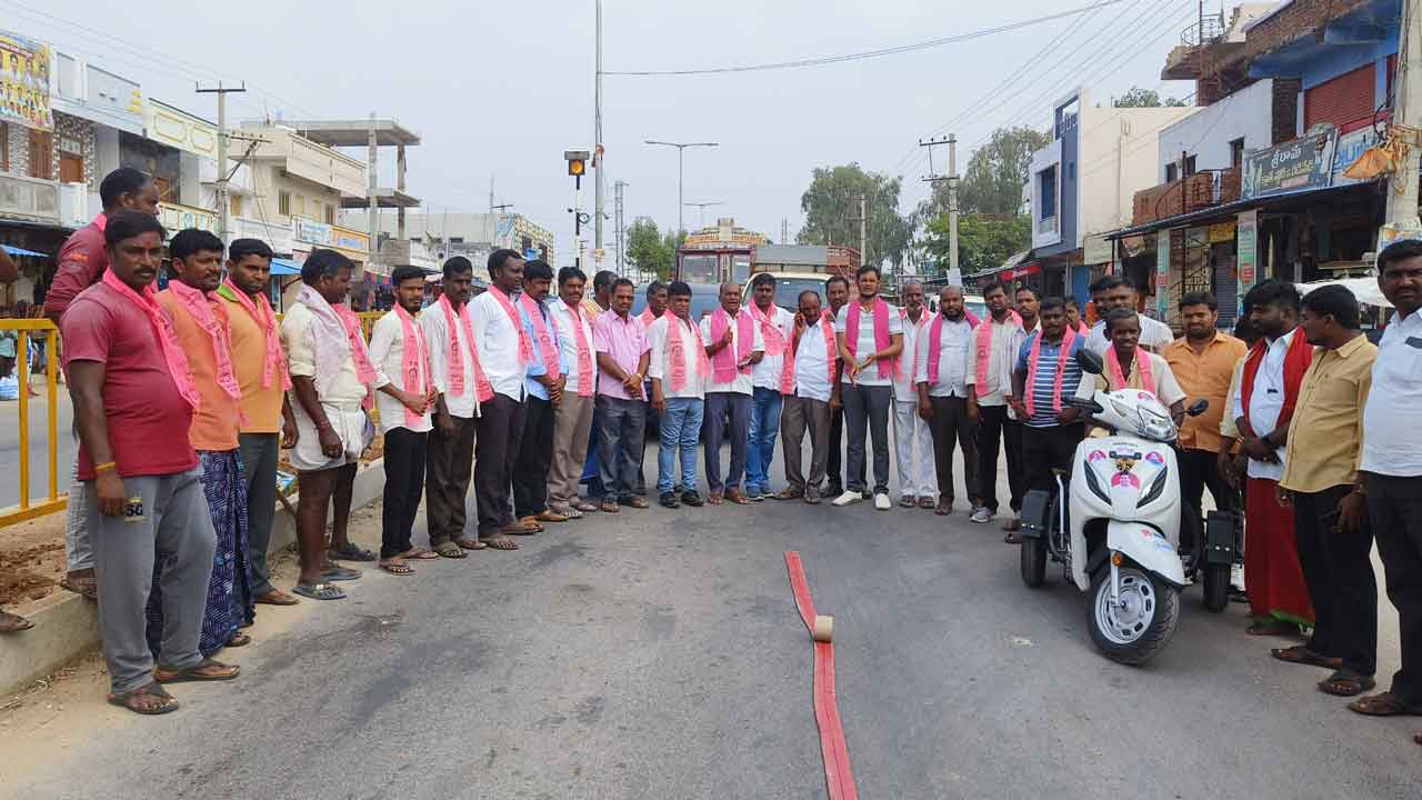 బీఆర్‌ఎస్‌ మ్యానిఫెస్టో విడుదలపైనియోజకవర్గంలో సంబురాలు