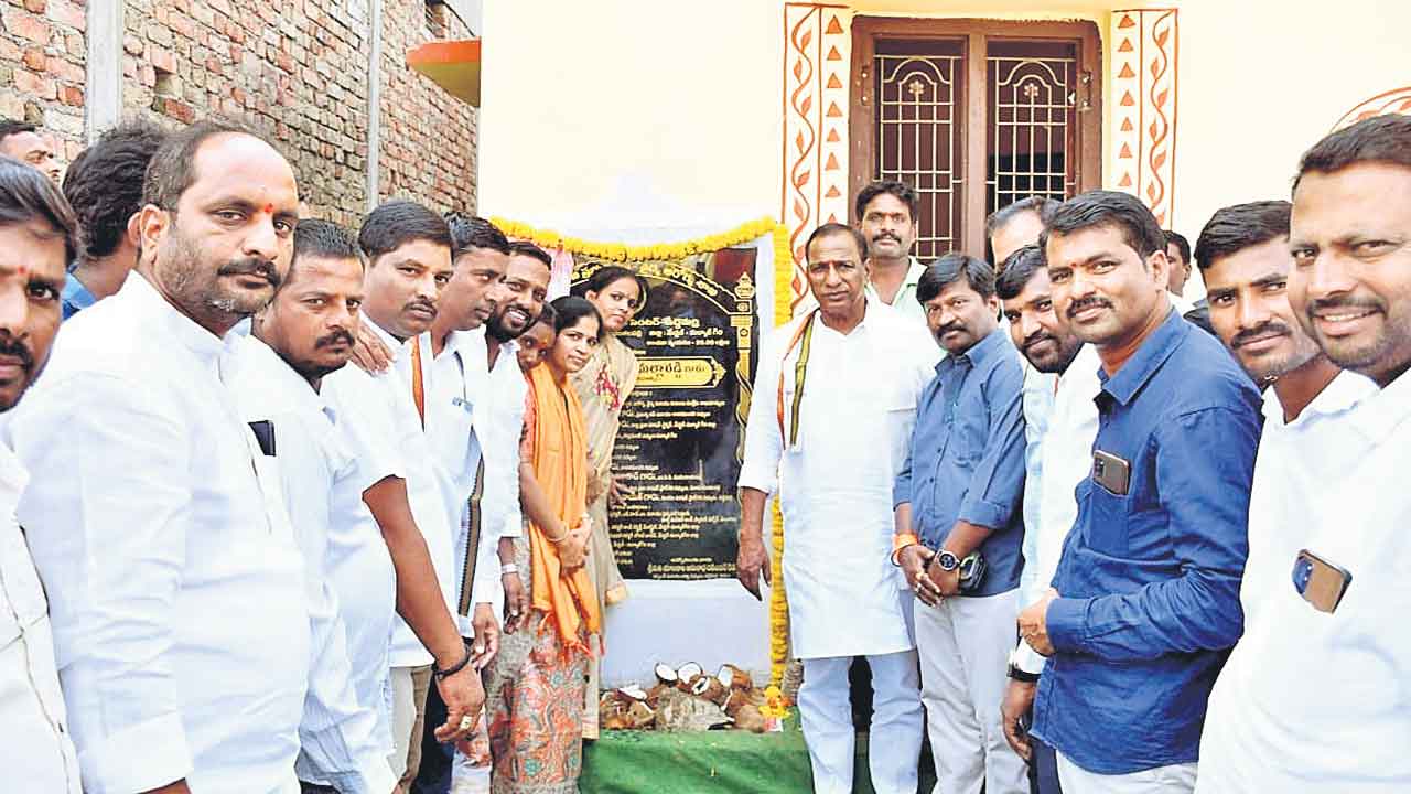 బీజేపీ, కాంగ్రెస్‌లు మాటలకే పరిమితం