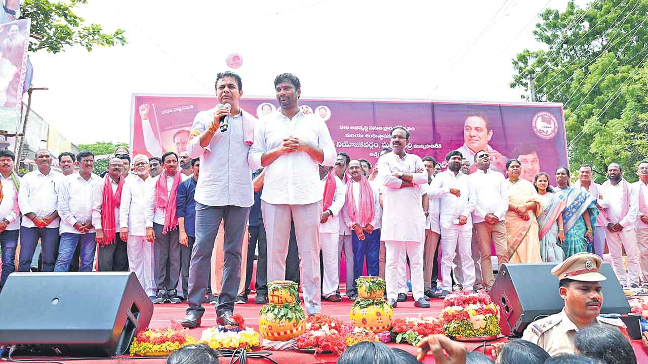 Minister KTR | కాంగ్రెస్‌ ప్రయత్నాలు ఫలించవు.. కర్ణాటక సొమ్ముతో తెలంగాణను కొనలేరు: మంత్రి కేటీఆర్‌