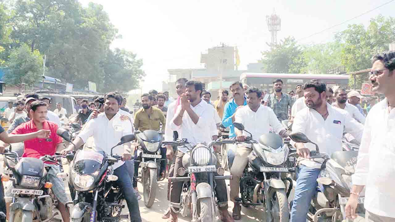 ఆదరించండి.. అభివృద్ధి చేస్తా