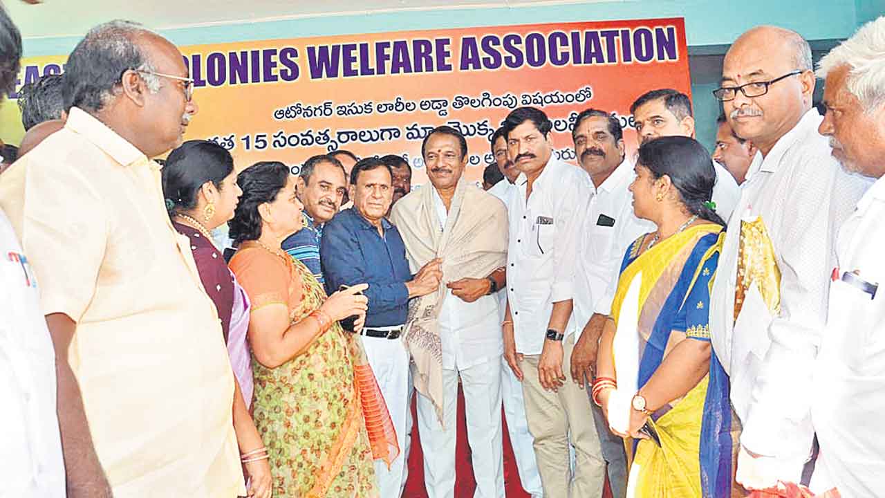 అందరి సమన్వయంతోనేఇసుక లారీల అడ్డా తరలింపు