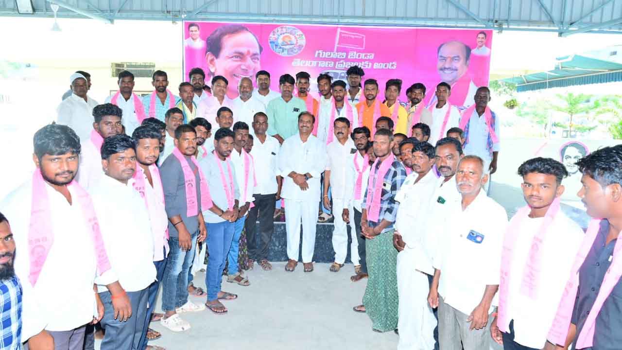 సంక్షేమ పథకాలను వివరించాలి