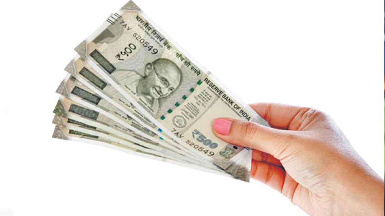 బ్రేక్‌ఫాస్ట్‌ వంట కార్మికులకు 2 వేలు