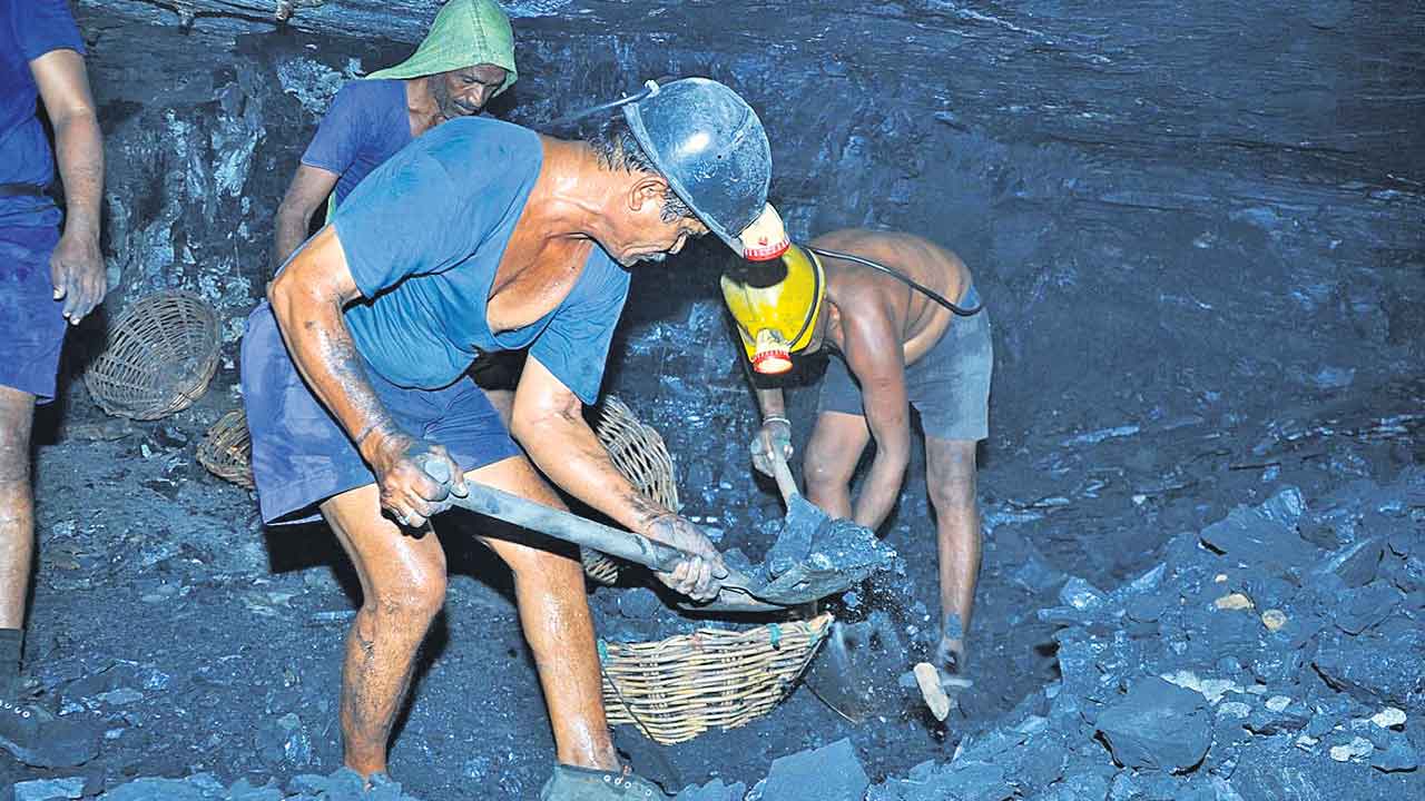 Singareni | ఒక్కో కార్మికుడికి 1.68 లక్షలు.. లాభాలు పంచిన సింగరేణి