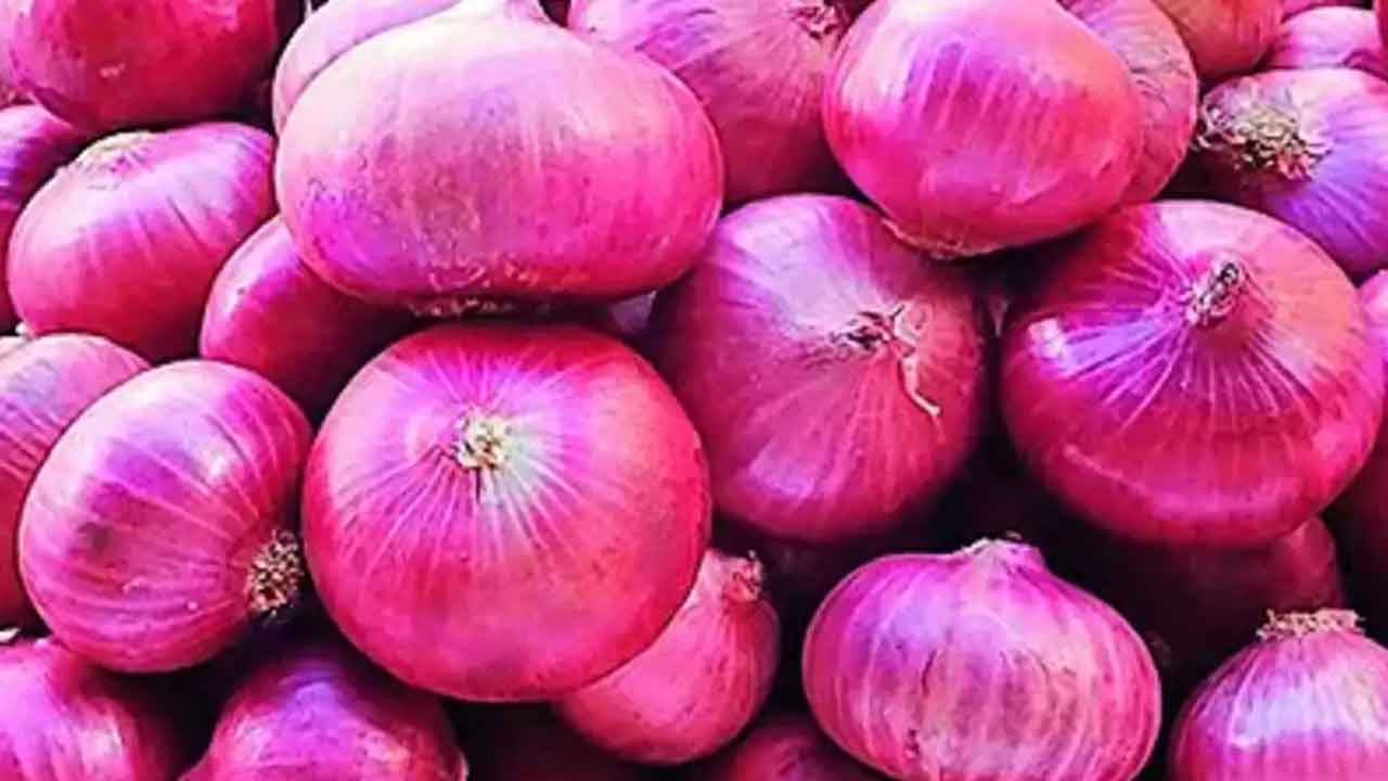 Onion Price |  హైదరాబాద్‌లో కేజీ రూ.80… సామాన్యులకు చుక్కలు చూపిస్తున్న ఉల్లి ధరలు..