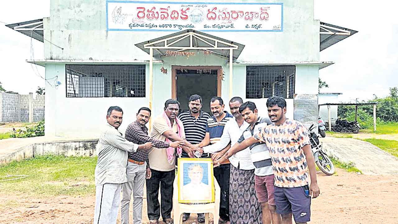 పంట రుణం తీర్చి..హామీని నెరవేర్చి