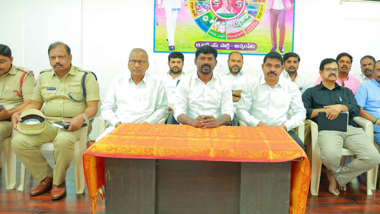 సాగునీటితో రైతుల పాదాలు కడుగుతా..