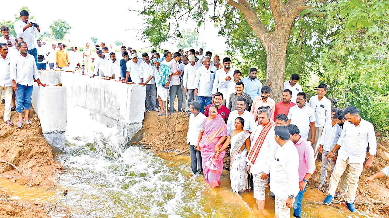 ప్రతి ఎకరం తడిసేలా సాగునీరు