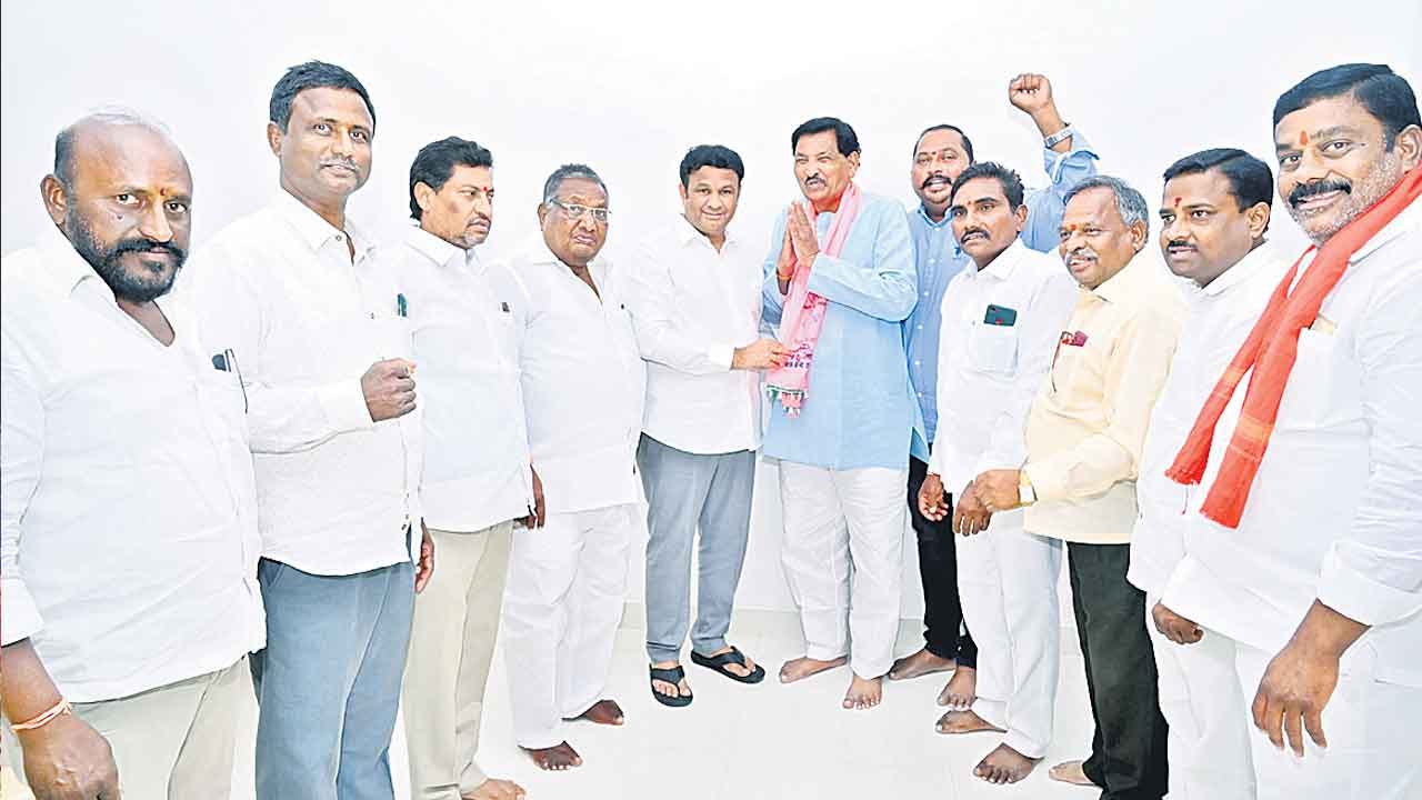 బీఆర్‌ఎస్‌లో పలువురి చేరిక