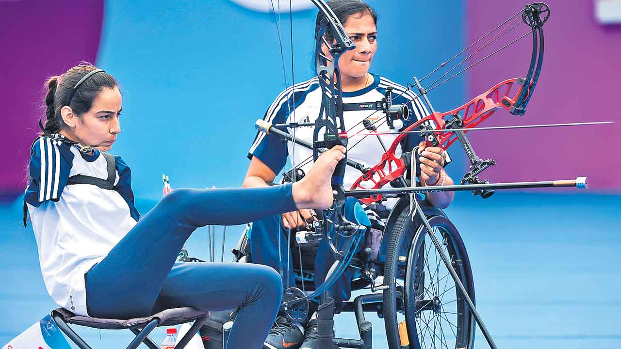 శీతల్‌ సంచలనం 