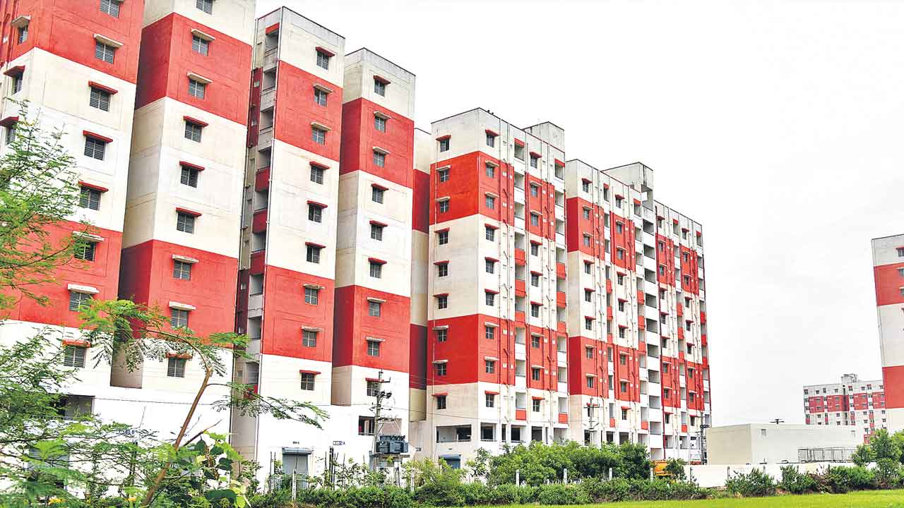 మూడోవిడుత 36,884 మందికి.. డబుల్‌ బెడ్రూం ఇండ్ల పంపిణీ