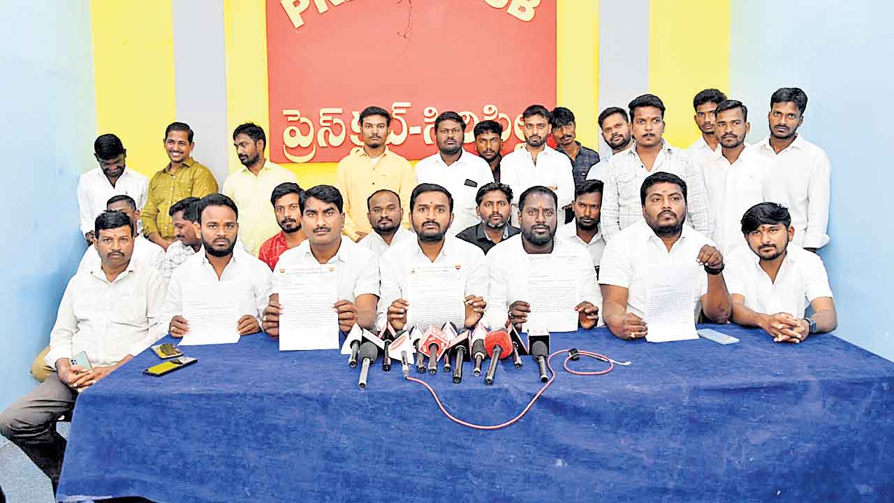 బీజేపీ నేతల మూకుమ్మడి రాజీనామా