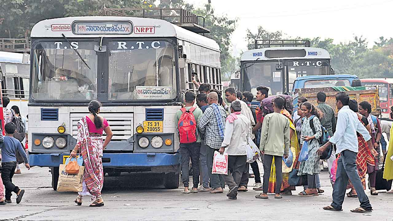 నగరమంతా సొంతూర్లకు