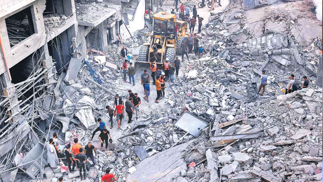 Israel-Hamas war | రాకెట్ల వర్షం.. దాడులు, ప్రతిదాడులతో దద్దరిల్లుతున్న ఇజ్రాయెల్‌, గాజా