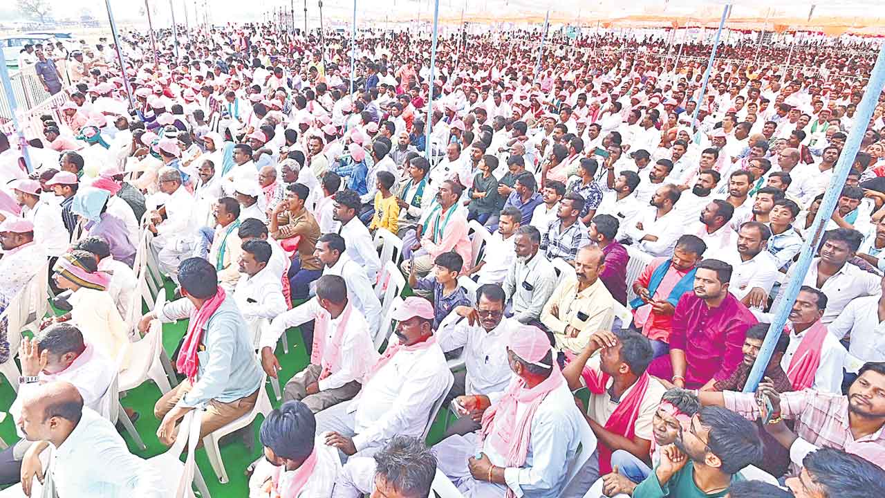 పులకించిన మంజీర.. ఖేడ్‌లో పరేడ్‌