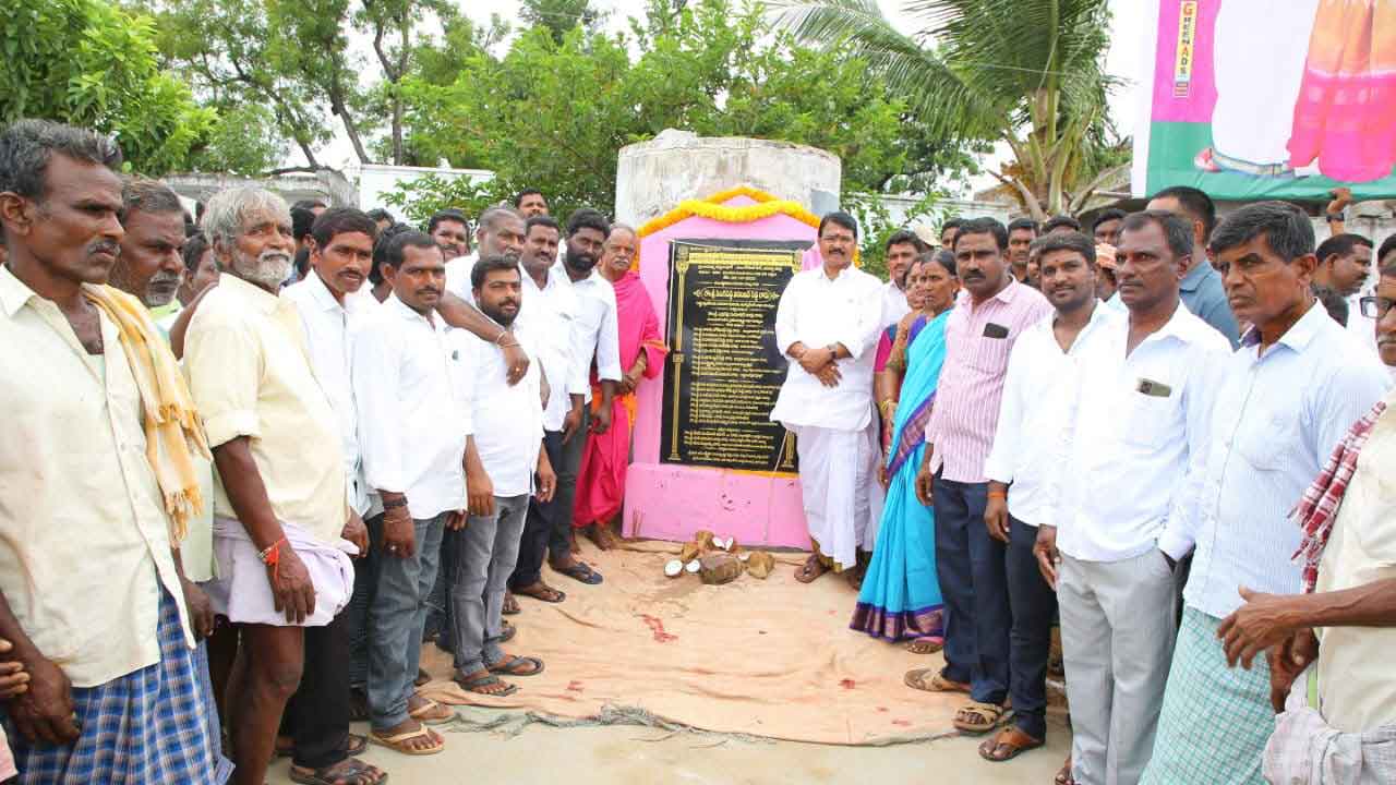 విద్యార్థులు ఉన్నతంగా రాణించాలి