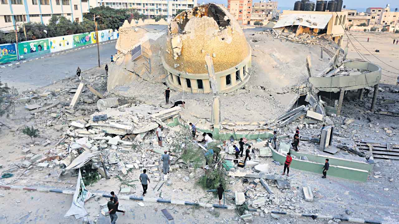 Israel-Hamas War | ఇజ్రాయెల్‌, హమాస్‌ మిలిటెంట్ల మధ్య పోరు తీవ్రతరం.. దాడులు, ప్రతిదాడులతో దద్దరిల్లుతున్న ప్రభావిత ప్రాంతాలు