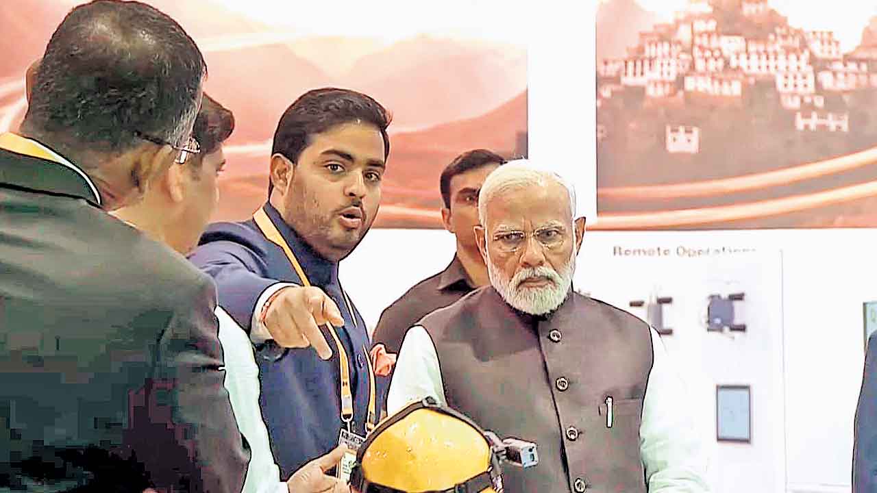 జియో నుంచి శాటిలైట్‌ బ్రాడ్‌బ్యాండ్‌ సేవలు