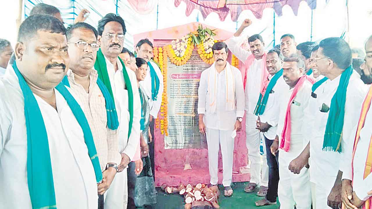 సీఎం కేసీఆర్‌తోనే అభివృద్ధి సాధ్యం