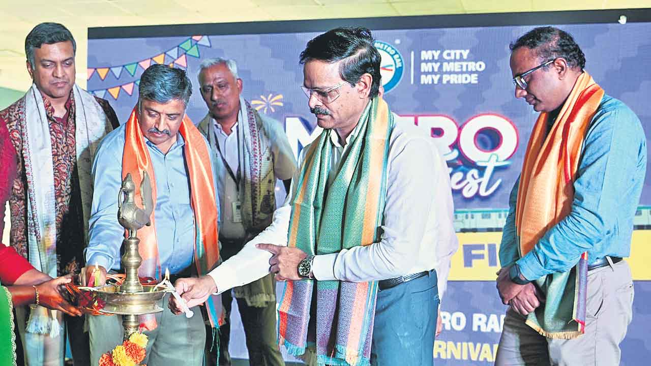 అమీర్పేటలో మెట్రో ఫెస్ట్ ప్రారంభించిన కేవీబీ రెడ్డి