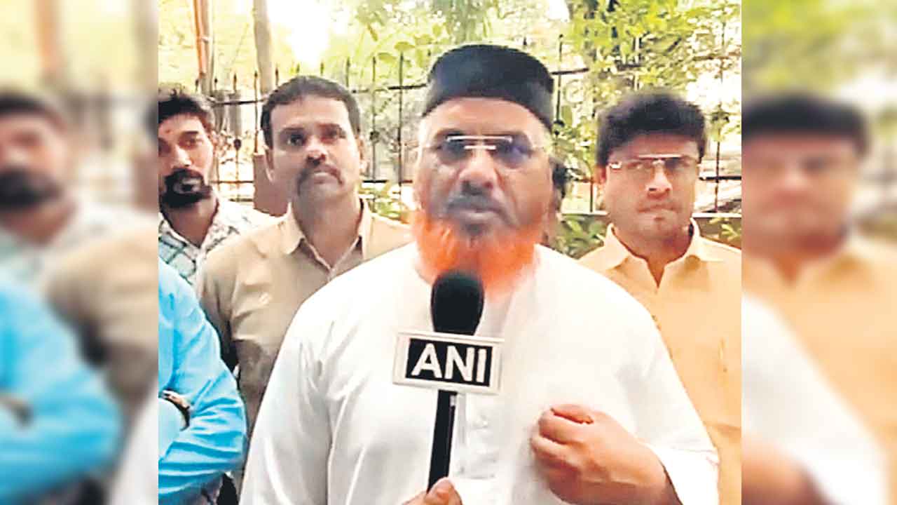 ఆరెస్సెస్‌ ఏజెంట్లకు కాంగ్రెస్‌ టికెట్లు