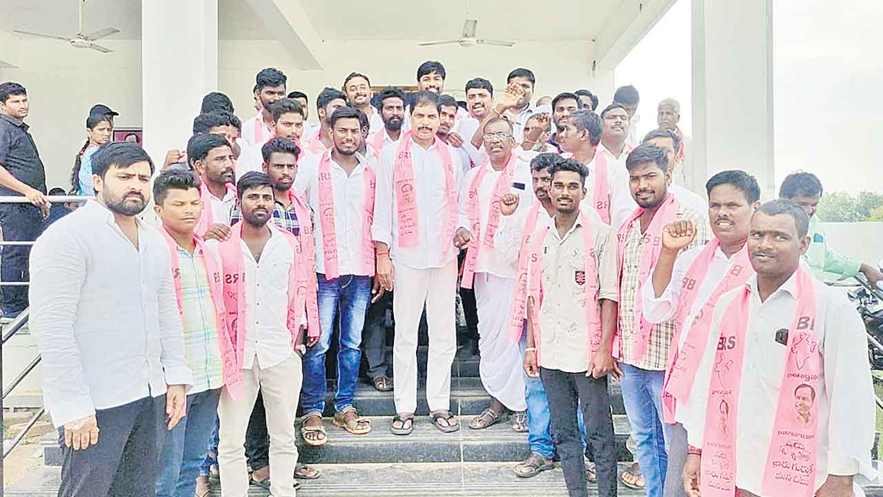 బీఆర్‌ఎస్‌లోకి జోరుగా వలసలు