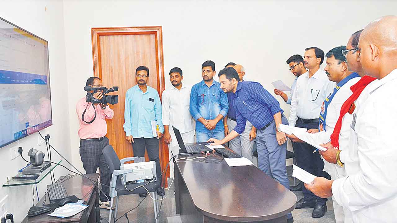 ఎన్నికల సామగ్రి..ర్యాండమైజేషన్‌ పూర్తి